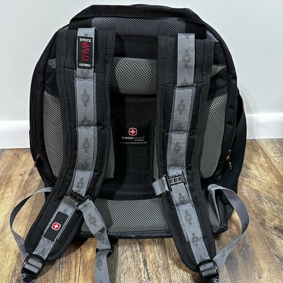 Swiss Gear by Wenger Synergy Pro 16" Laptop Backpack Business - EXCELLENT - Picture 14 of 14